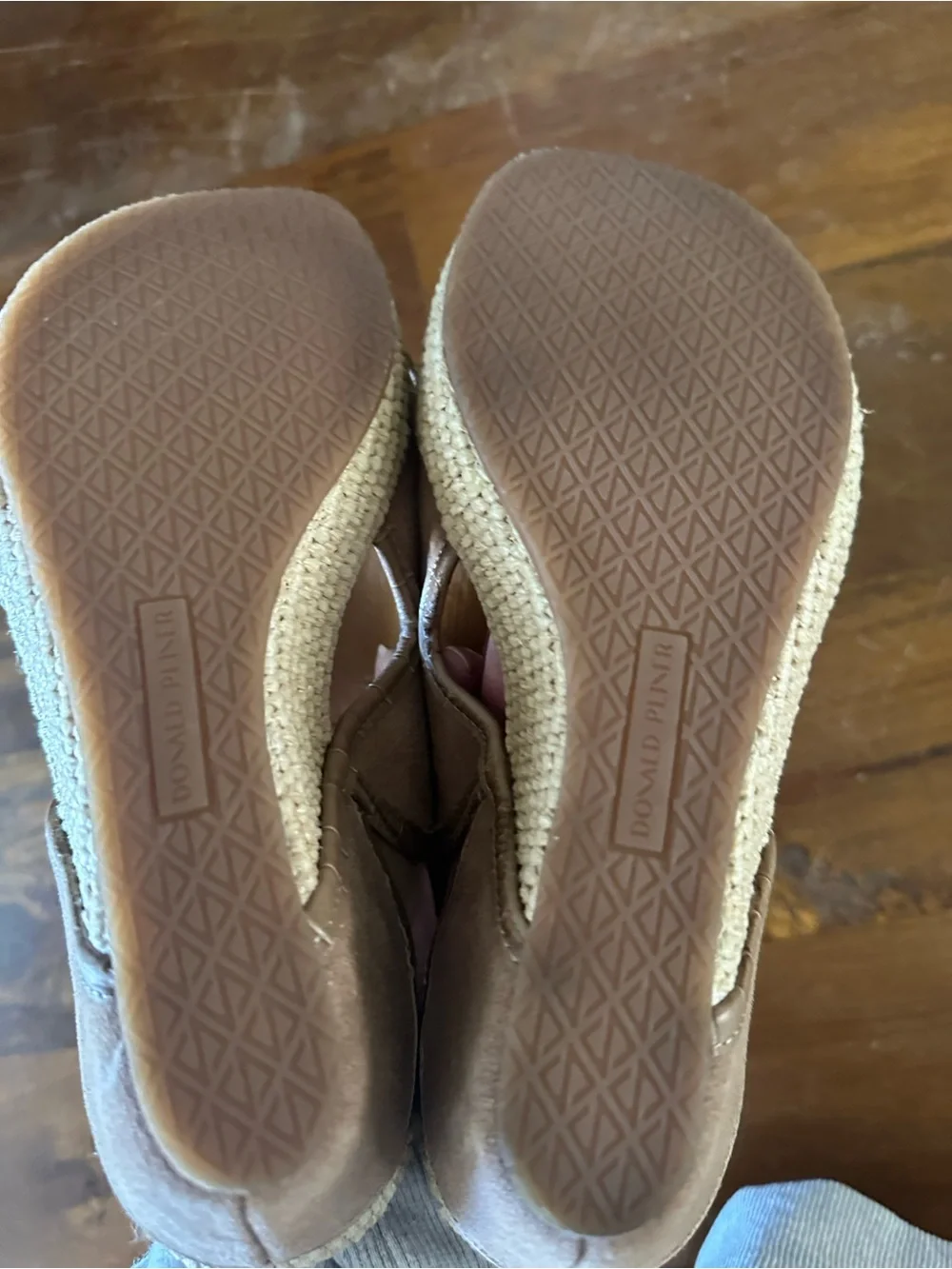 Donald Pliner Gyer Tan Suede Wedge Thong Sandals - Size 8